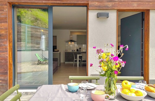 Dascio Apartment | Dascio Armonia Terrace Holiday Apartment on the Lake with Pool