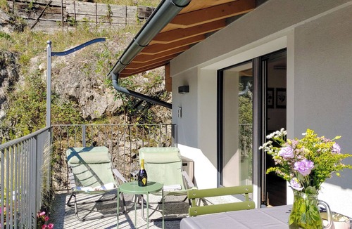 Dascio Apartment | Dascio Oasi Balcony Holiday Apartment on the Lake with Pool