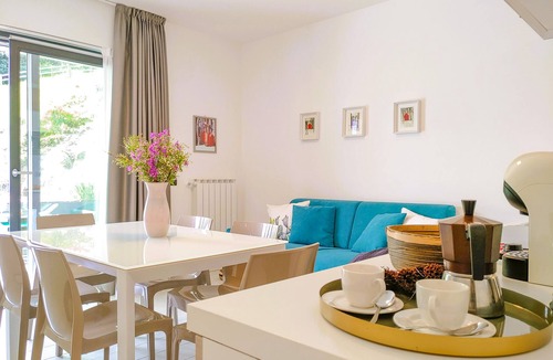 Dascio Apartment | Dascio Paradise Roof Terrace Holiday Apartment on the Lake with Pool