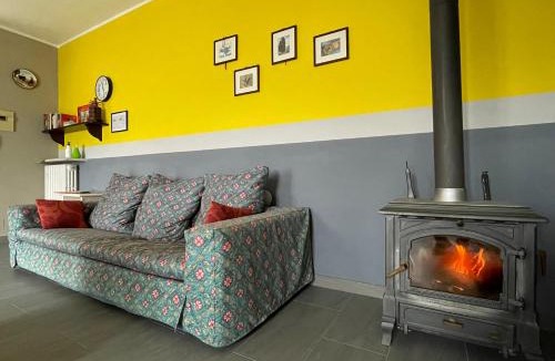Castana Apartment | Delightful Home-Lovely Hill View