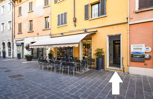 Desenzano del Garda Apartment | DesenzanoLoft: Yellow Apartment