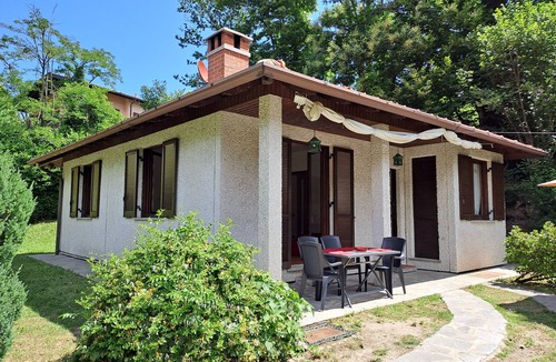 Magreglio House | Detached, cool, sunny and quiet cottage with large garden