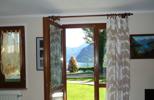 Idro Apartment | DIRECTLY ON THE BEACH / LAKE, apartment up to 4 people, small pool, garden, wide view