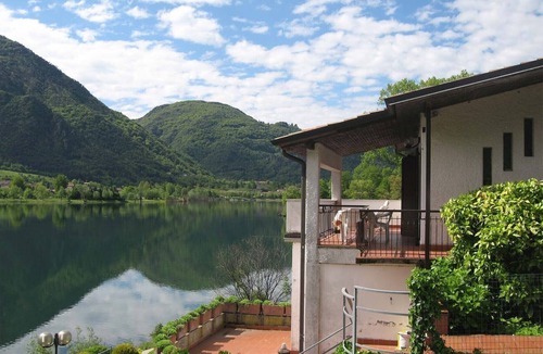 Idro House | Directly on the lake
