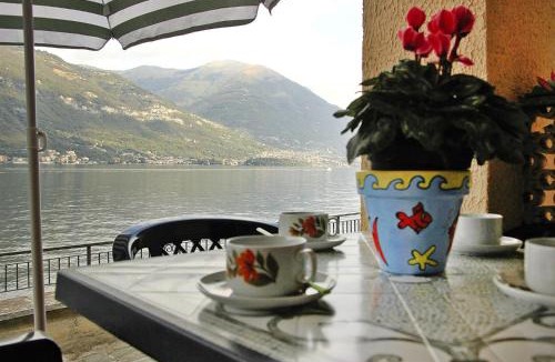 Lezzeno Apartment | Directly on the lake Paganini flats in Lezzeno