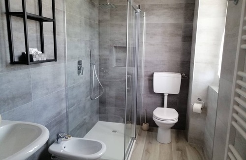 Somma Lombardo Bed & Breakfast | double bed room near Malpensa Airport whit private bathroom, wifi, free parking