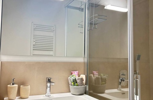 Crescenzago House | Double with private room bathroom