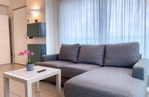 Isola del Bosco - Delle Corti Apartment | [DUOMO 30min] Appartamento Luminoso con Posto Auto