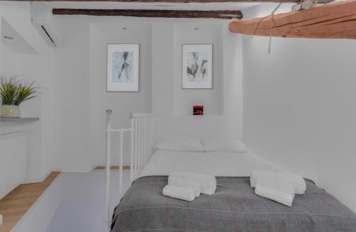 La Fontana Apartment | Duomo-Isola Home design-self check-in