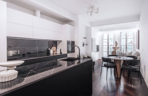 Carrobbio Apartment | Easylife - Terrace, wellness, 10 mins from Duomo