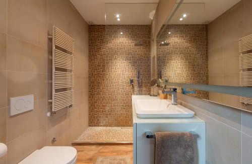Tricolore Apartment | EasyTopStay - Tricolore Modern and Cozy Apartment