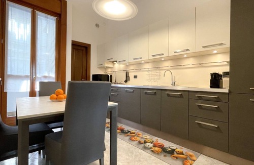 Chinatown Apartment | Elegant and modern three-room apartment