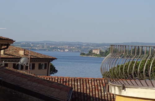 Toscolano Maderno Apartment | Elegant apartment on the lake with private parking and terrace