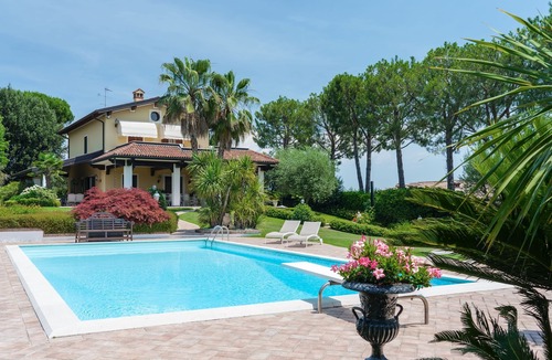 Moniga del Garda Villa | Elegant lake view villa with swimming pool