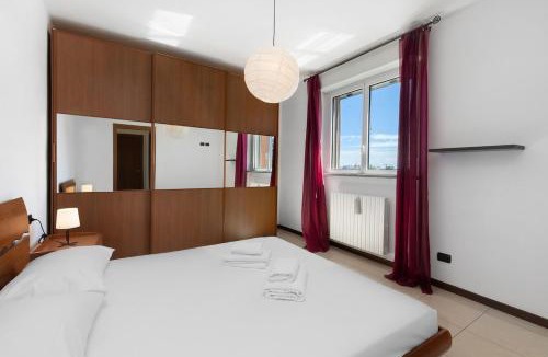 Gallaratese Apartment | Elegant Terrace Flat Parking near Rho Fiera Mi