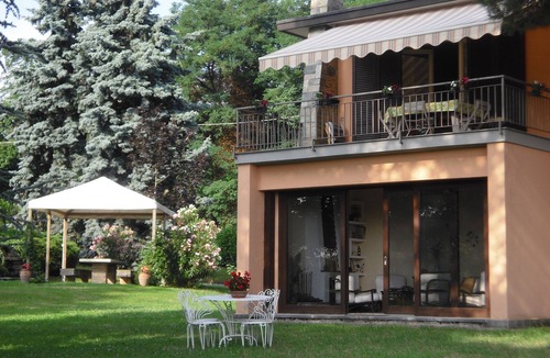 Cremnago Villa | Elegant villa surrounded by a large garden available to guests