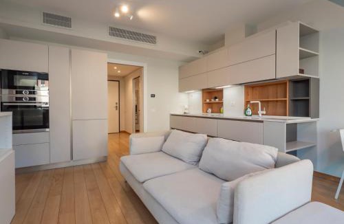 Zona Solari Apartment | Elegante e luminoso appartamento con box auto a pochi passi da metropolitana M4