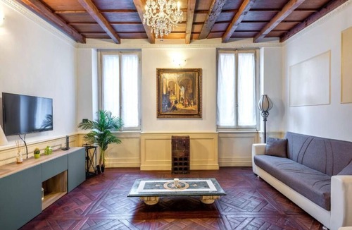 San Babila Apartment | Exclusive 4-Bedroom Apartment near Duomo, Milannnnnnnnn