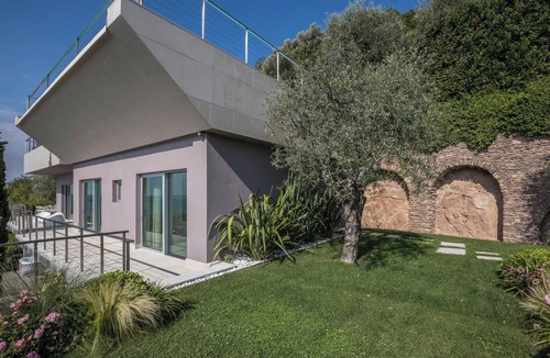 Pulciano Villa | Exclusive Villa Agave with Lake & Mountain View, Pool, Whirlpool and Sauna