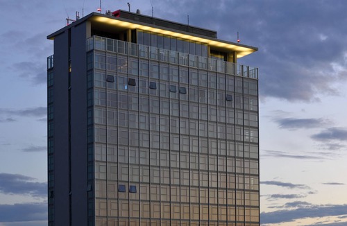 Centro Direzionale Apartment | Executive three-room apartment with city view - Torre Galfa | ONE Experience