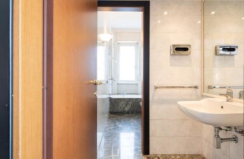 Isola Apartment | Fantastic two bedroom ZARA 5th fl- Mirable PM