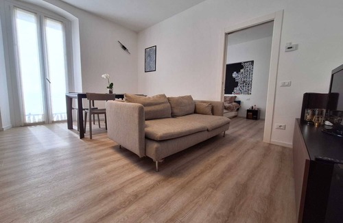Stazione Apartment | Fantoni Guest House - Central Bergamo - Free Parking - 2 Bedrooms - 2 Bathrooms