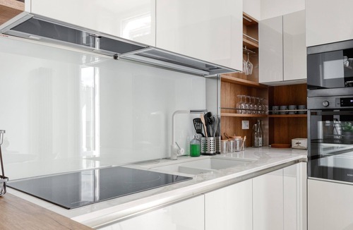 La Fontana Apartment | Farini 74 Design Apartment – Metro M3, WiFi, AC