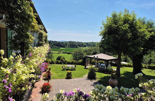 Albese con Cassano Villa | Farmhouse with private pool