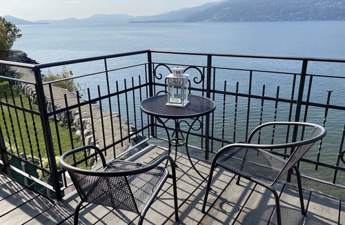 Sasso Moro Condo | Ferienwohnung am See mit Balkon