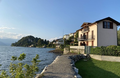 Sasso Moro Condo | Ferienwohnung am See mit Balkon