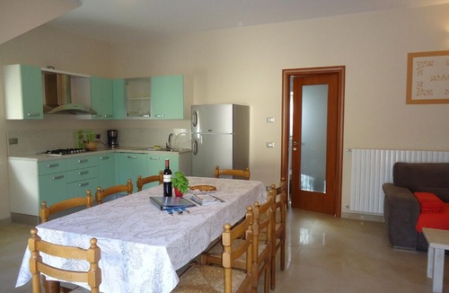 Crone Apartment | Ferienwohnung Idro für 2 - 4 Personen mit 2 Schlafzimmern in Idro