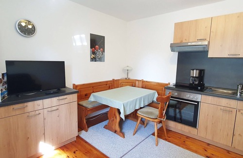 Chieming Apartment | Ferienwohnung II mit 1 Schlafzimmer und Balkon