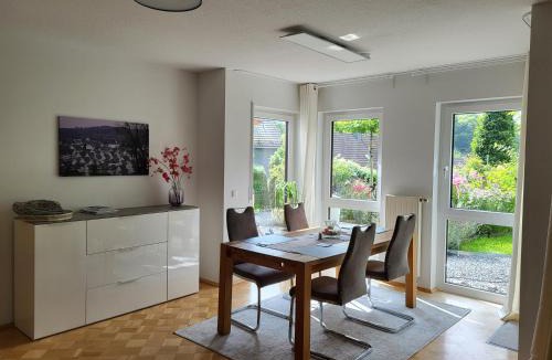 Freudenberg Apartment | Ferienwohnung mit Gartenblick