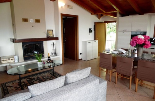 Pisogne Apartment | Flat by Lake Iseo with Mountain Views