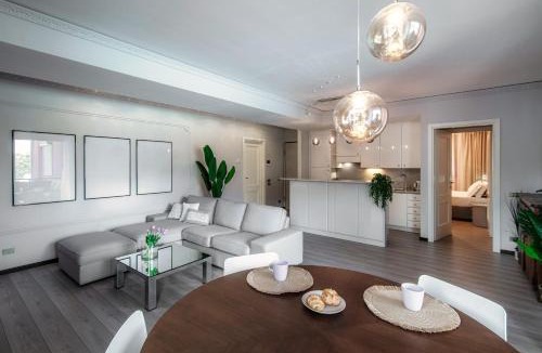 Blevio Apartment | Florissa - by MyHomeInComo