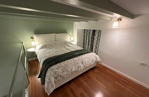 Ponte Seveso Apartment | Flowers, a cozy suite in Milan