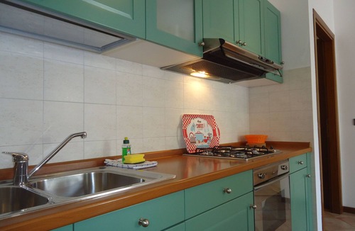 Idro Apartment | for 3-4 people, only 200m to the lake/beach, with garden, grill
