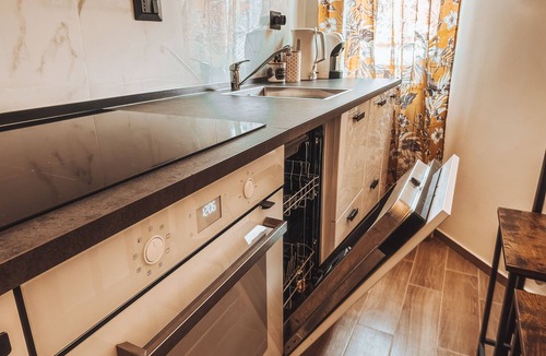 Cinisello Balsamo Apartment | Fortuna Milan: METRO, Wi-Fi, AC, DUOMO in 25 minutes
