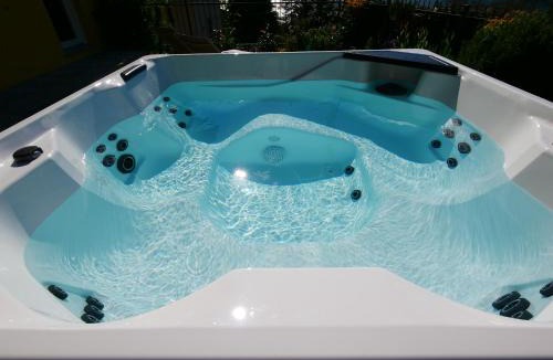 Lierna Apartment | Garden Jacuzzi Lake View