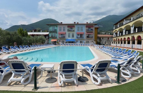Toscolano Maderno Apartment | Giardino dei Colori Dianella Appartamenti Pool Relax &Family friendly