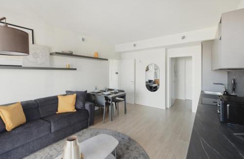 Lorenteggio Apartment | GoHost - Modern and Bright Apartments with Terrace and Balcony