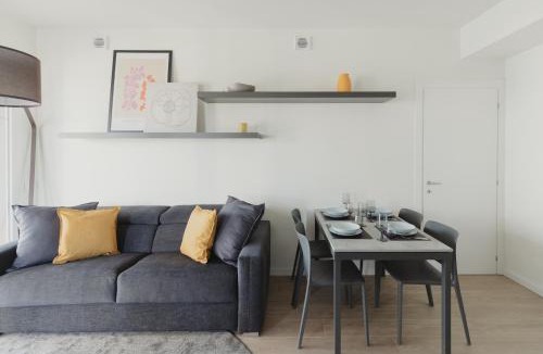 Lorenteggio Apartment | GoHost - Modern and Bright Apartments with Terrace and Balcony