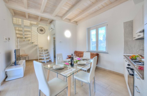 Arolo Apartment | Golden Terrace, Leggiuno, Italy