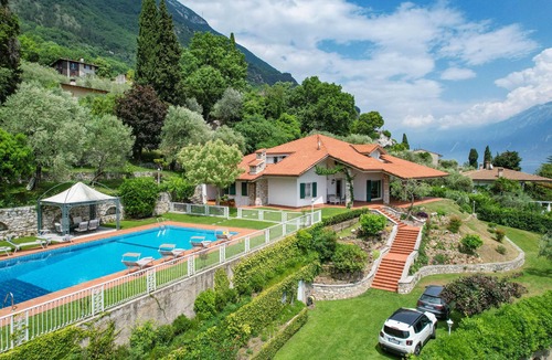 Gargnano Villa | Gorgeous villa with swimming pool and lake view