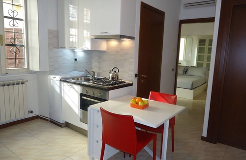 Tricolore Apartment | Great CENTRAL LOCATION Luxury Comfortable Romantic APARTMENT Fully Furnished