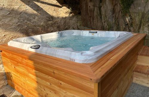 Dervio Villa | Green Chalet Scalotta - Nature Relax Lake view with Jacuzzi and Spa