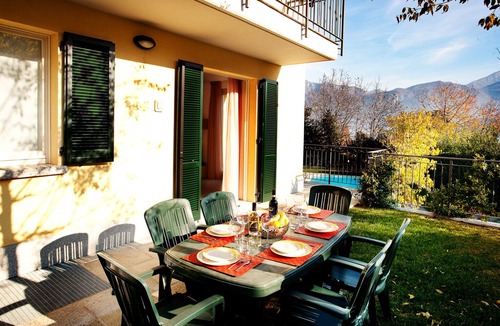 Cadenabbia Apartment | Griante Residence Apartment 1 Family pool home, sunny location with garden