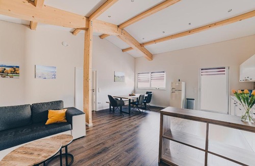 Eggenthall Apartment | Große Ferienwohnung mit Balkon und perfekter Lage