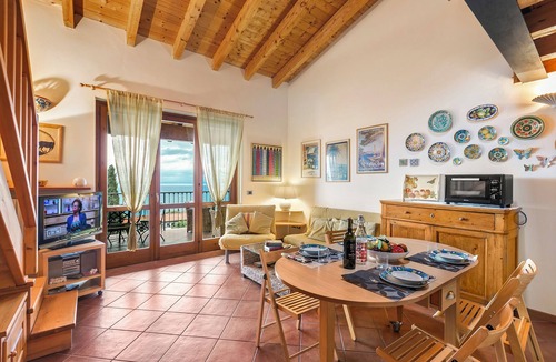 Toscolano Maderno Apartment | Grotten Loft with lake view & pool, Toscolano Maderno, Italy