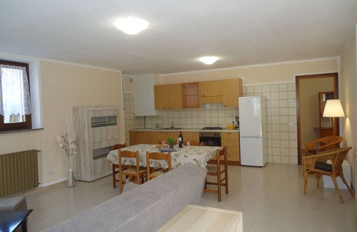 Crone Apartment | Ground floor apartment up to 6 pers., 3 bedrooms, terrace and garden, 300m to the lake